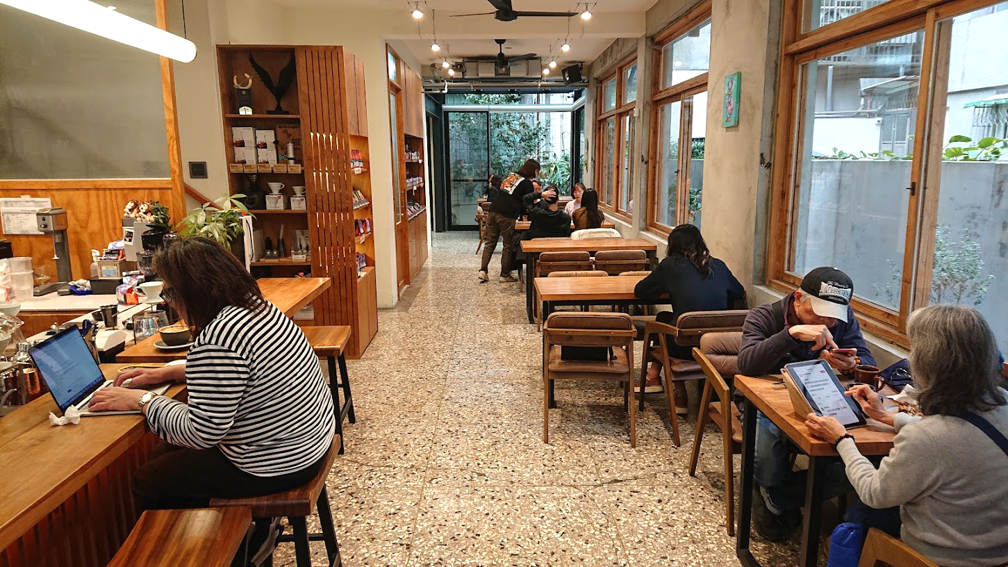 The hidden coffee shop tucked in a back alley between MeiCun Road and the Art Museum Parkway